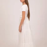 שמלה לבנה בעיצוב שלי שכטר בקו צנוע